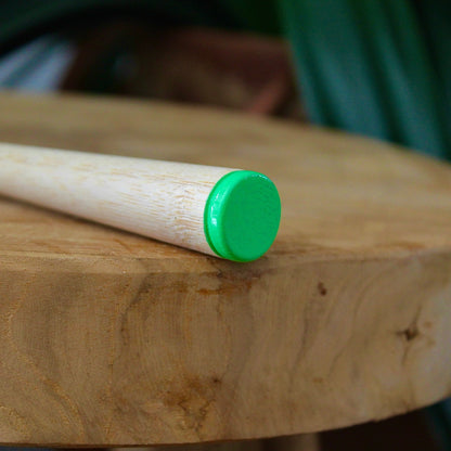 Brosse à dents | BAMBOU | Jaune, vert, rouge ou bleu | Tient debout grâce à son soclebrosse à dentsUneViePlusSaine