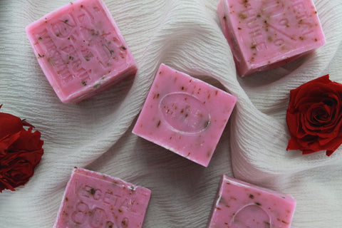 Savon de Marseille parfumé | Pétale de rose | 150gsavonUneViePlusSaine